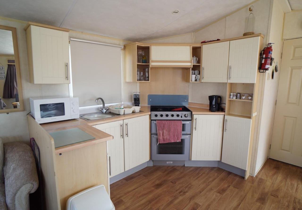 Lyntons 3 Bedroom Caravan Pets Stay Free Linen Included Хечем Экстерьер фото