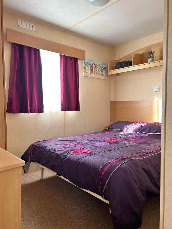 Lyntons 3 Bedroom Caravan Pets Stay Free Linen Included Хечем Экстерьер фото